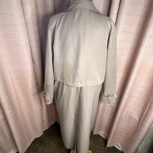 VTG Talbots Petites 10P Long Trench Coat Beige Pockets Button Style Sophisticate - Picture 3 of 16